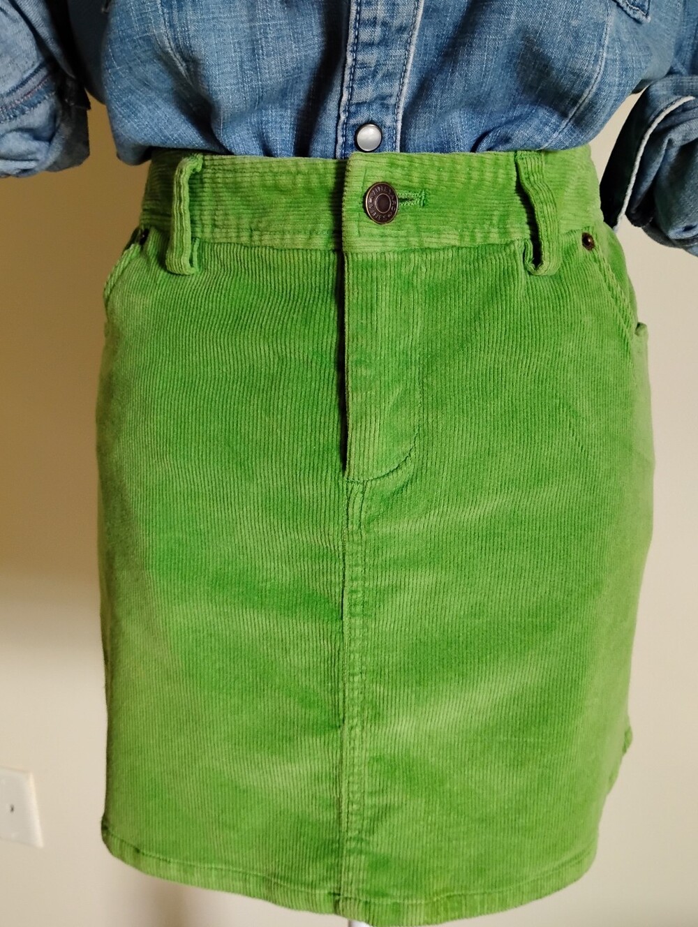 Vineyard Vines Corduroy Skirt Green Classic Jean Style Colorful Preppy Size 4